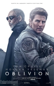 Tom Cruise e Morgan Freeman em Oblivion.